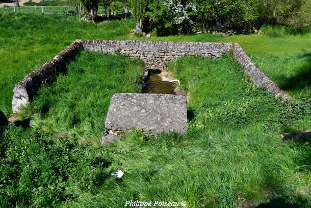 monolithe de Mouches