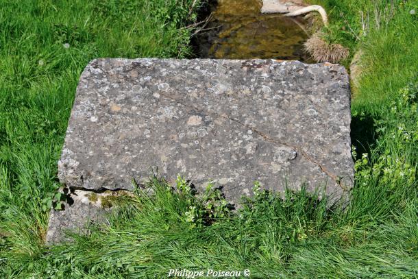 Le monolithe de Mouches un beau patrimoine