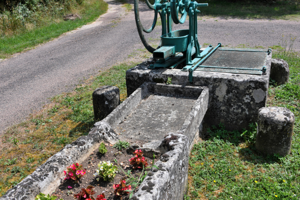 Le petit lavoir de Parigny-la-Rose