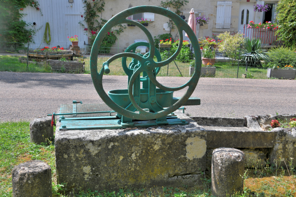 Le petit lavoir de Parigny-la-Rose