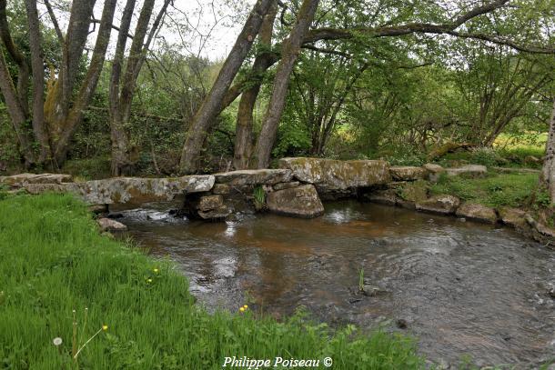 Le pont de pierre du Ternin
