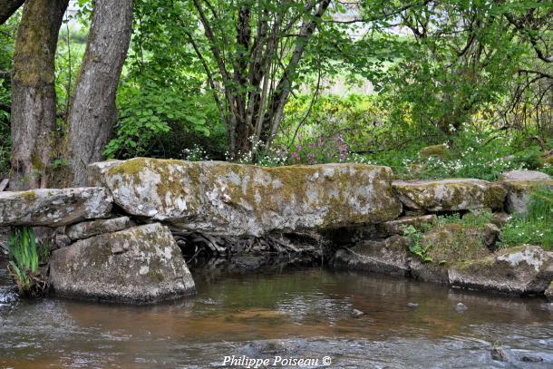 Le pont de pierre du Ternin
