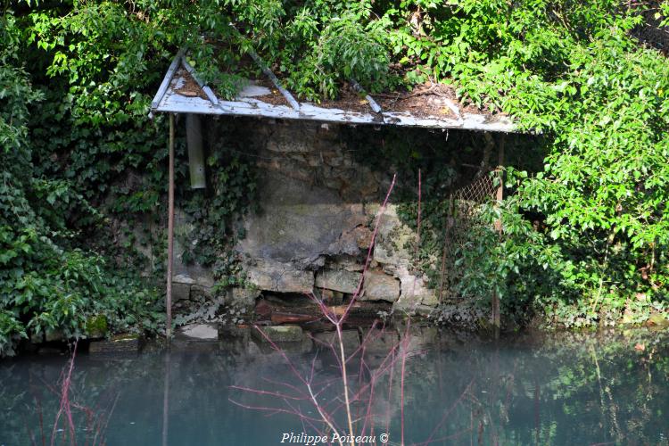 Le premier lavoir de l'Allée des Lavandières 