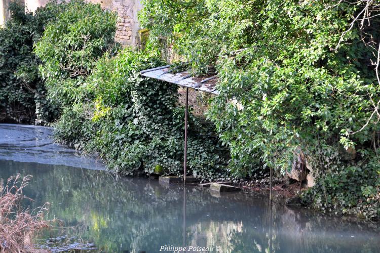 Le premier lavoir de l'Allée des Lavandières 