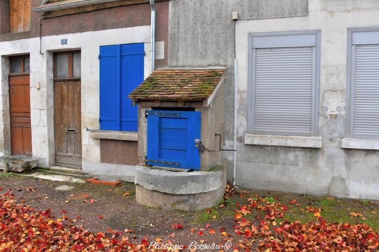 Le puits bleu de Myennes un patrimoine