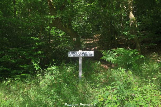 Le rocher de "Les Moulins Blondeleaux"