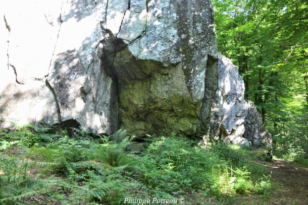 Le rocher de "Les Moulins Blondeleaux"