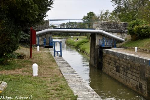 L'écluse N°27 du versant Loire