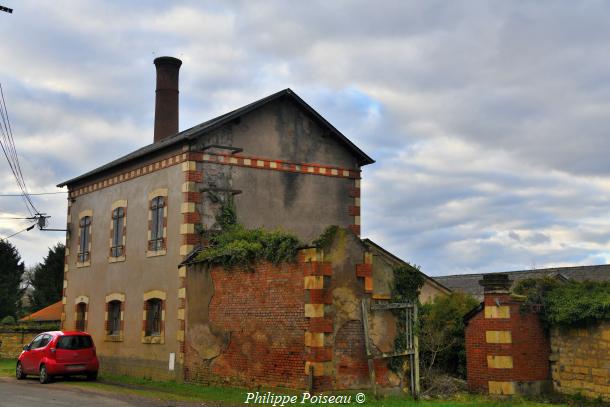 Les anciens Bains Douche de Guérigny