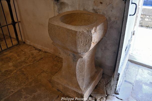 L'intérieur de l'église de Saint-Pierre-du-Mont un beau patrimoine