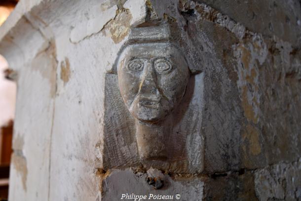 L&rsquo;intérieur de l&rsquo;église de Saint-Pierre-du-Mont un beau patrimoine