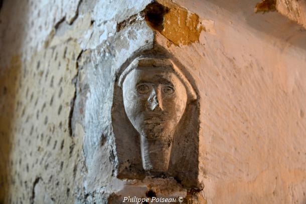 L'intérieur de l'église de Saint-Pierre-du-Mont un beau patrimoine