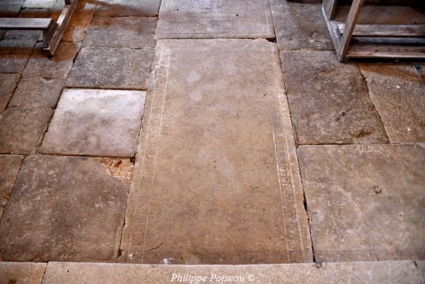 L'intérieur de l'église de Saint-Pierre-du-Mont un beau patrimoine