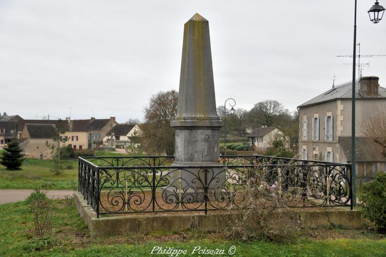 Monument aux Morts Marigny-sur-Yonne