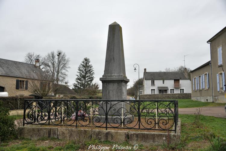 Monument aux Morts Marigny-sur-Yonne