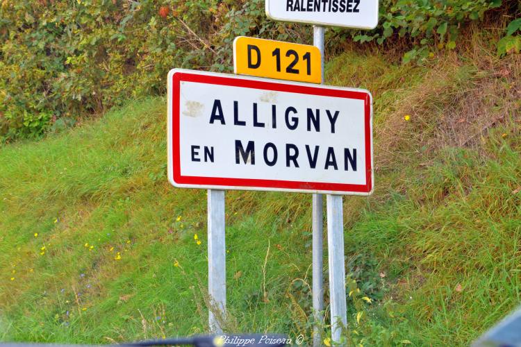 Monument aux Morts d'Alligny en Morvan