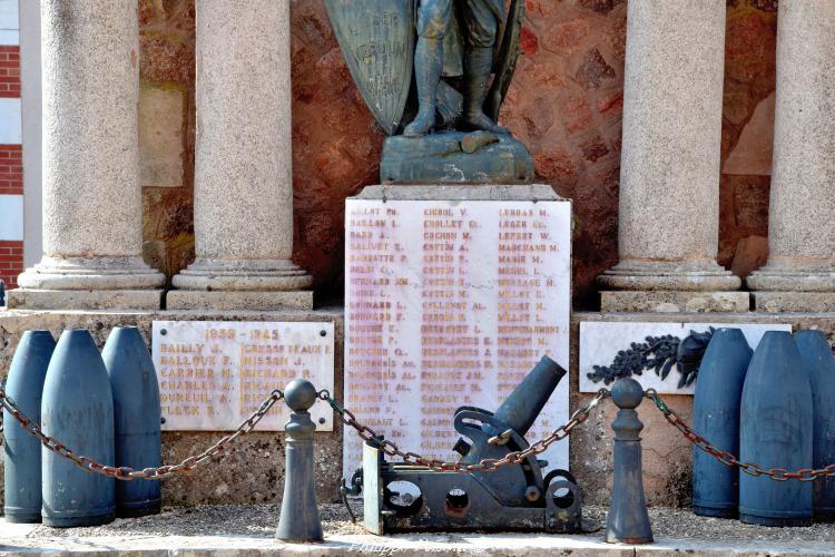 Monument aux Morts d'Alligny en Morvan