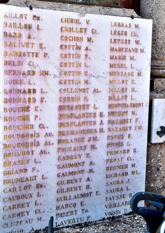 Monument aux Morts d'Alligny en Morvan