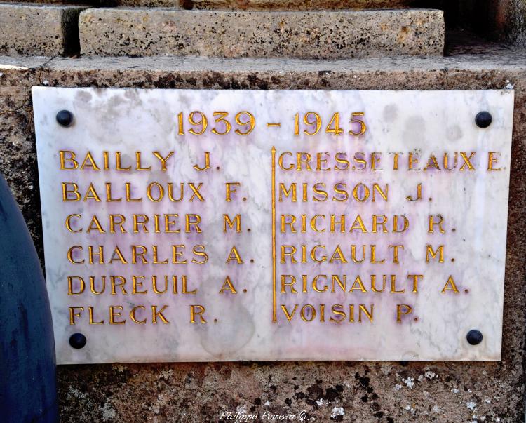 Monument aux Morts d'Alligny en Morvan