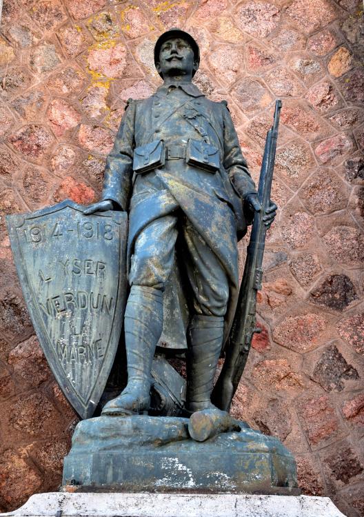 Monument aux Morts d'Alligny en Morvan