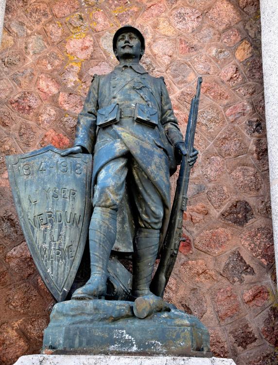 Monument aux Morts d'Alligny en Morvan