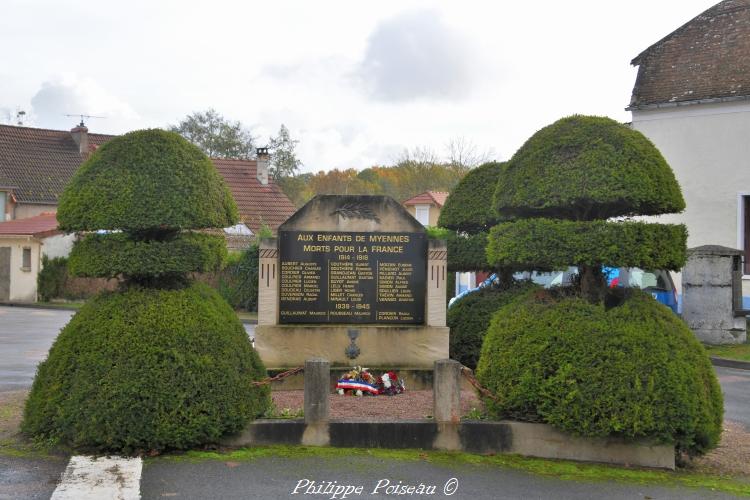 Monument aux morts de Myennes un hommage