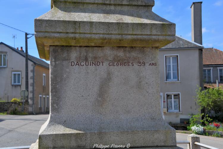 Monument aux morts de Saint-Brisson