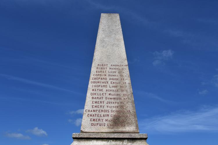 Monument aux morts de Saint-Brisson