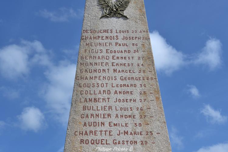 Monument aux morts de Saint-Brisson