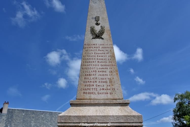 Monument aux morts de Saint-Brisson