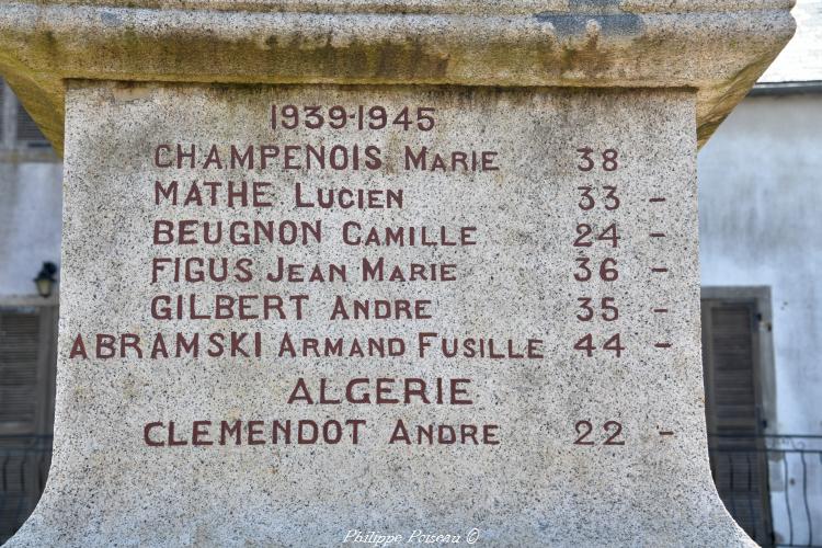 Monument aux morts de Saint-Brisson