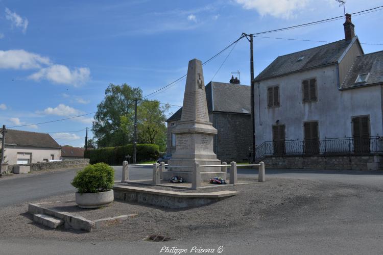 Monument aux morts de Saint-Brisson