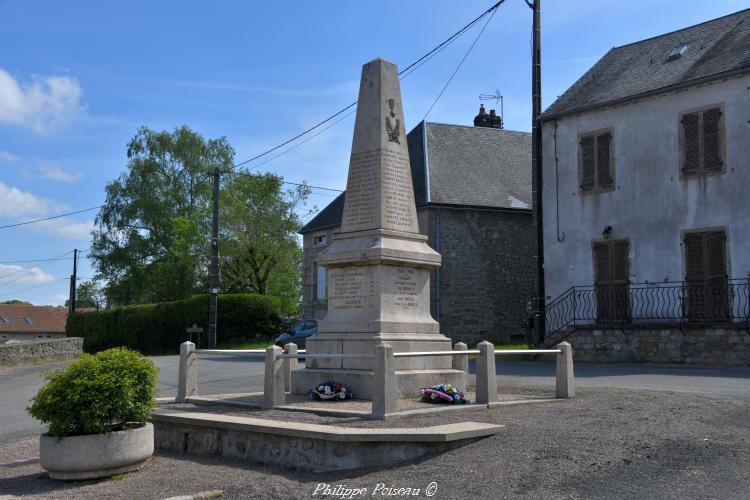 Monument aux morts de Saint-Brisson un hommage