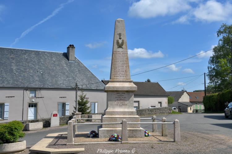 Monument aux morts de Saint-Brisson