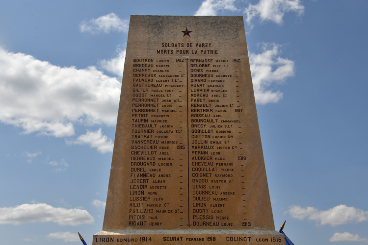 Monument aux Morts de Varzy