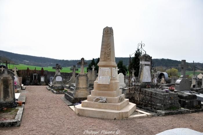 Monument aux morts de Villiers-Sur-Yonne un hommage
