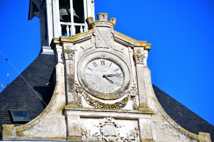 Horloge de la Mairie de Corbigny un beau patrimoine