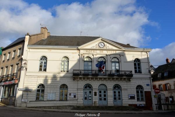 Mairie de Lormes un Hôtel de ville de la commune
