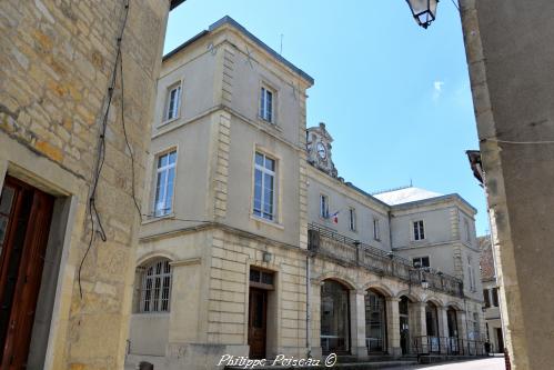 Mairie de Tannay un remarquable Hôtel de Ville