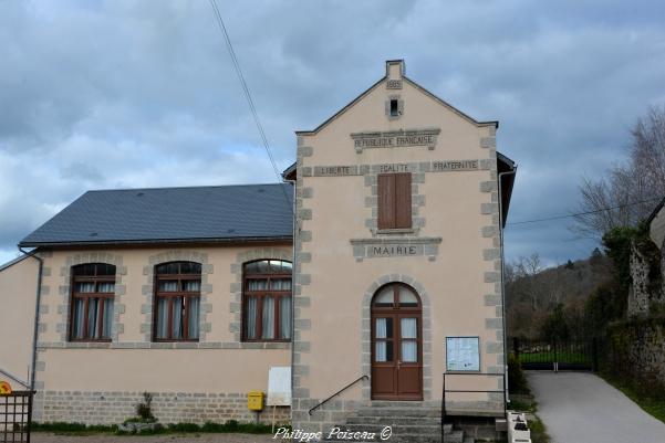 Mairie du village de Chalaux