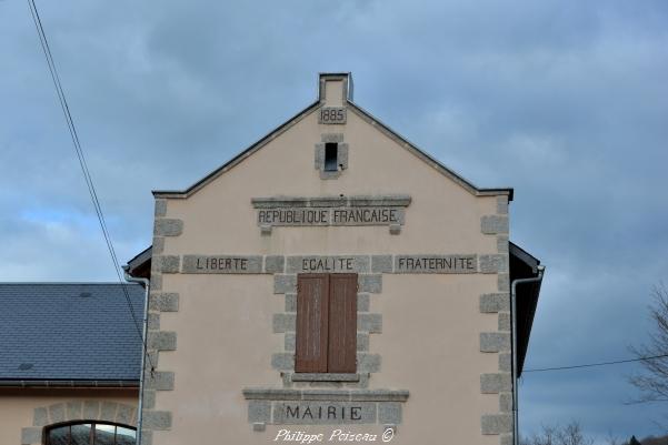 Mairie du village de Chalaux