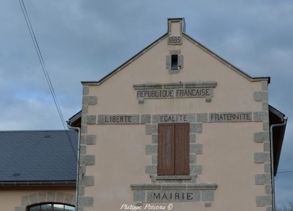 Mairie du village de Chalaux