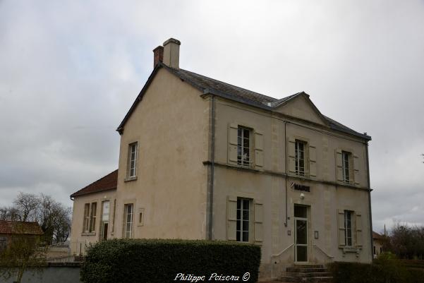 Mairie du village de Pazy