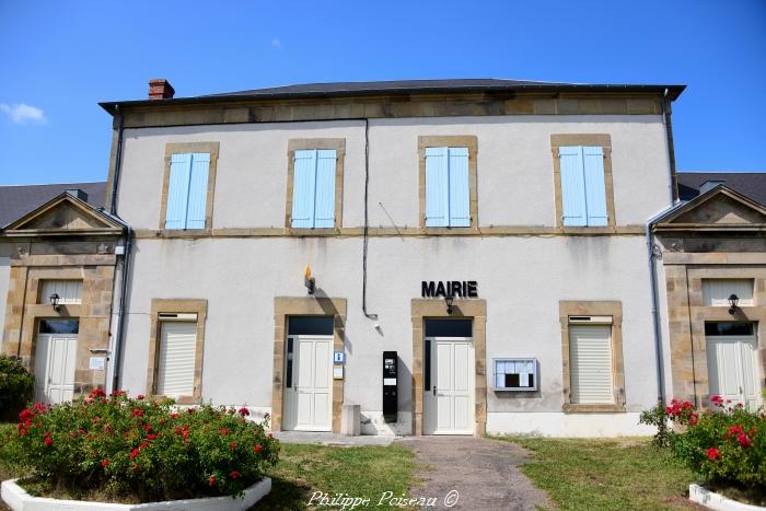 Mairie école des Trois Vèvres un beau patrimoine.