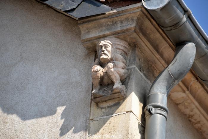 Maison aux sculptures de Suilly-la-Tour un beau patrimoine.