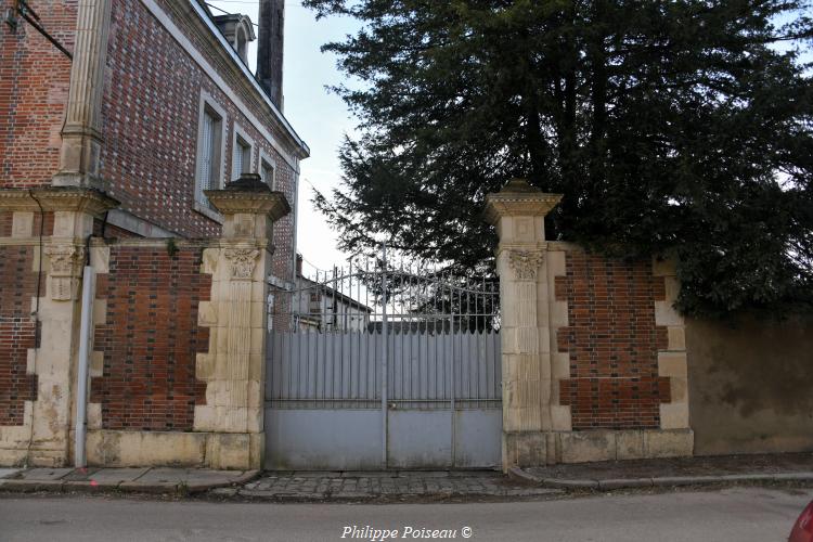 La maison de l'Amiral d'Entrains sur Nohain