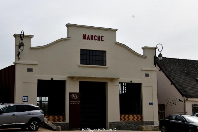 Le marché couvert de Luzy