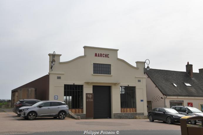 Le marché couvert de Luzy