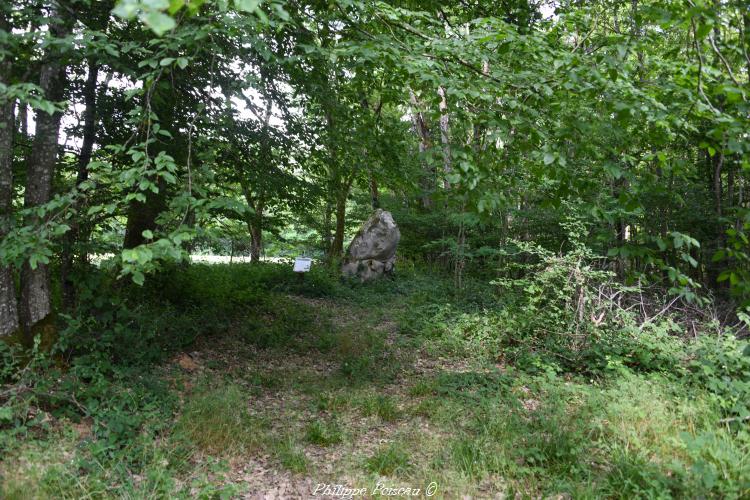 Menhir de la Pierrefiche de Breugnon