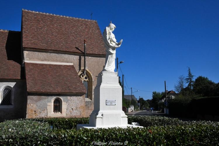 Monument aux Morts de Flez-Cuzy un hommage